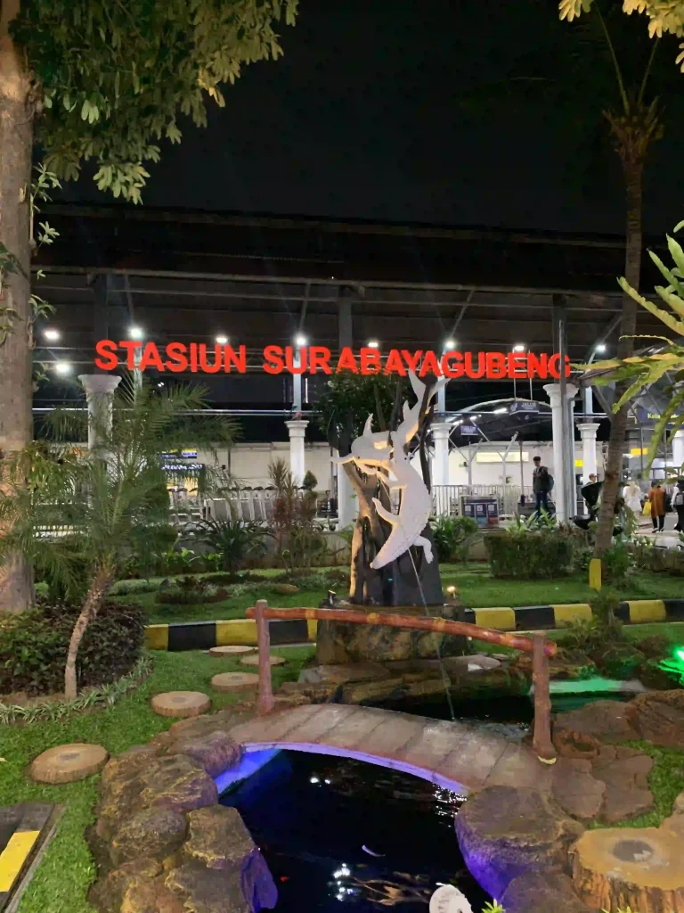 stasiun gubeng lama dan baru surabaya