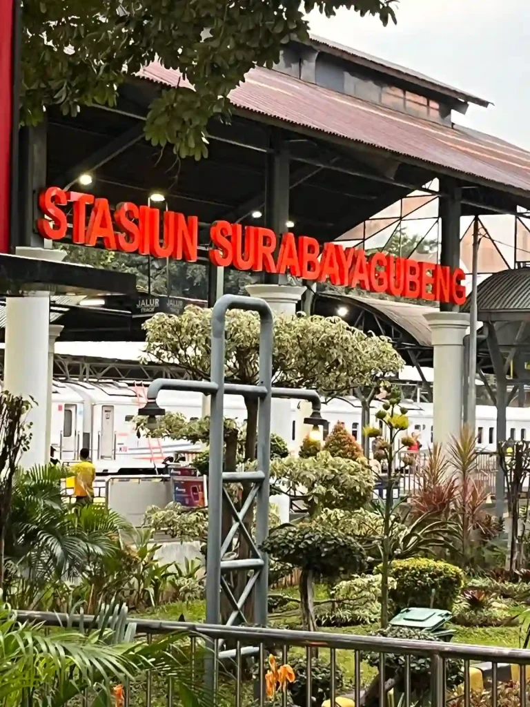hotel dekat stasiun gubeng surabaya